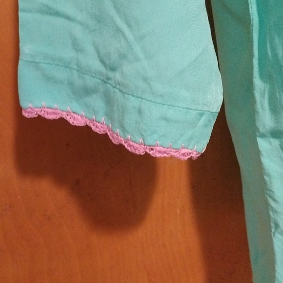 Handmade embroidery open back green 💚 with pink 🩷 blouse. - Picture 2 of 8